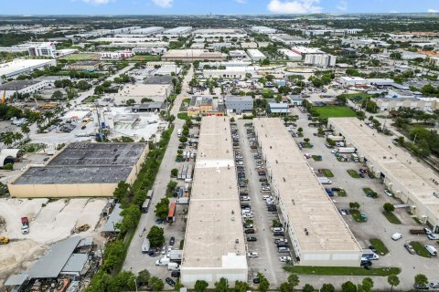 Commercial property in Sweetwater, Florida № 1935699 - photo 7