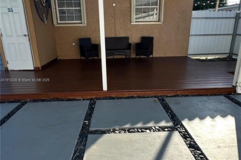 House in Miami, Florida 2 bedrooms, 63.17 sq.m. № 1970369 - photo 27