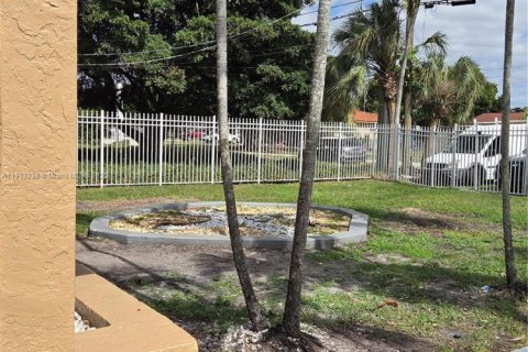 House in Miami, Florida 2 bedrooms, 63.17 sq.m. № 1970369 - photo 5