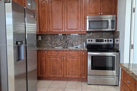 House in Miami, Florida 2 bedrooms, 63.17 sq.m. № 1970369 - photo 18