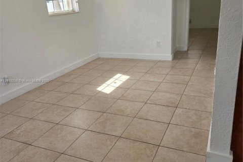 House in Miami, Florida 2 bedrooms, 63.17 sq.m. № 1970369 - photo 8