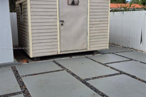 House in Miami, Florida 2 bedrooms, 63.17 sq.m. № 1970369 - photo 29