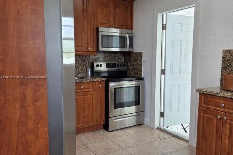 House in Miami, Florida 2 bedrooms, 63.17 sq.m. № 1970369 - photo 17