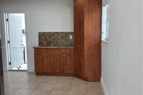 House in Miami, Florida 2 bedrooms, 63.17 sq.m. № 1970369 - photo 16