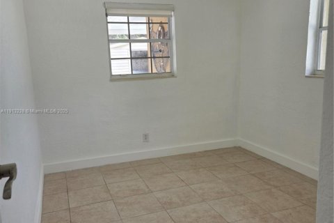 House in Miami, Florida 2 bedrooms, 63.17 sq.m. № 1970369 - photo 11