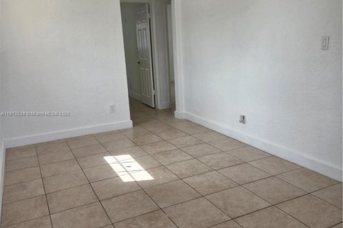 House in Miami, Florida 2 bedrooms, 63.17 sq.m. № 1970369 - photo 7