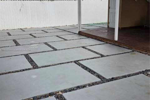 House in Miami, Florida 2 bedrooms, 63.17 sq.m. № 1970369 - photo 26