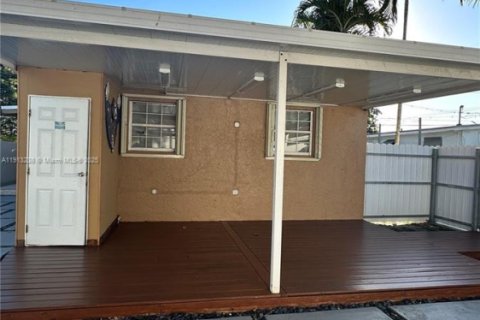 House in Miami, Florida 2 bedrooms, 63.17 sq.m. № 1970369 - photo 28