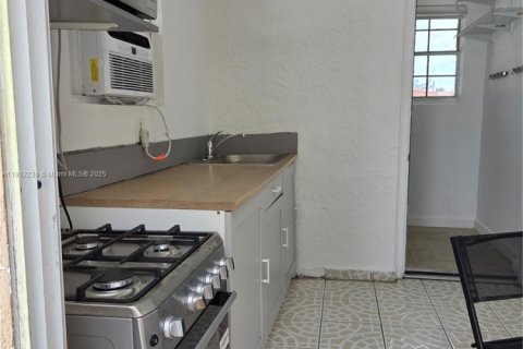 House in Miami, Florida 2 bedrooms, 63.17 sq.m. № 1970369 - photo 22