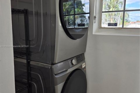 House in Miami, Florida 2 bedrooms, 63.17 sq.m. № 1970369 - photo 19