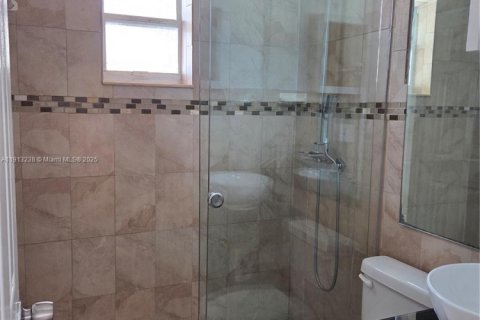 House in Miami, Florida 2 bedrooms, 63.17 sq.m. № 1970369 - photo 12