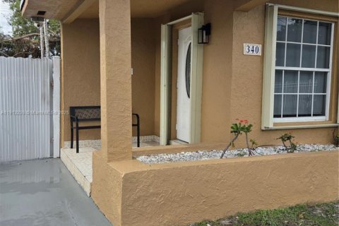 House in Miami, Florida 2 bedrooms, 63.17 sq.m. № 1970369 - photo 4