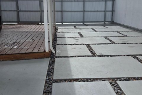 House in Miami, Florida 2 bedrooms, 63.17 sq.m. № 1970369 - photo 25