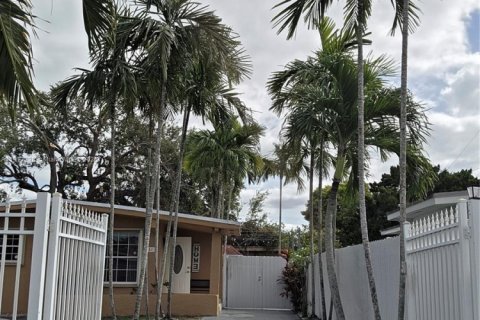 House in Miami, Florida 2 bedrooms, 63.17 sq.m. № 1970369 - photo 6