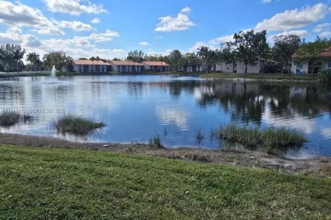 Condo in West Palm Beach, Florida, 2 bedrooms  № 2002886 - photo 9