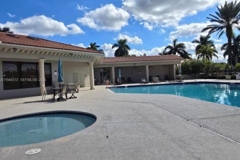 Condo in West Palm Beach, Florida, 2 bedrooms  № 2002886 - photo 10