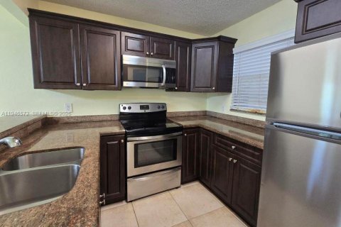 Condo in West Palm Beach, Florida, 2 bedrooms  № 2002886 - photo 4