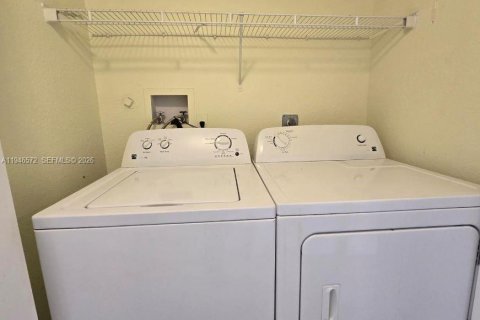 Condo in West Palm Beach, Florida, 2 bedrooms  № 2002886 - photo 7