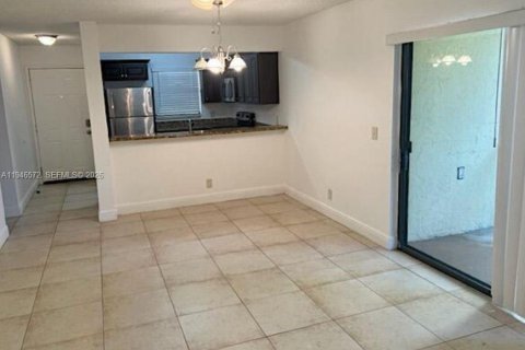 Condo in West Palm Beach, Florida, 2 bedrooms  № 2002886 - photo 3