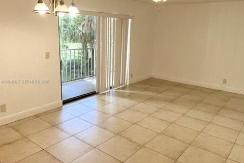Condo in West Palm Beach, Florida, 2 bedrooms  № 2002886 - photo 2