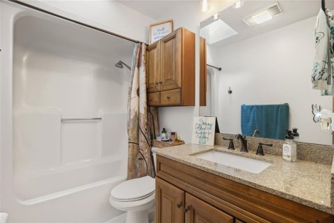 House in Tavares, Florida 3 bedrooms, 143.63 sq.m. № 2423743 - photo 18