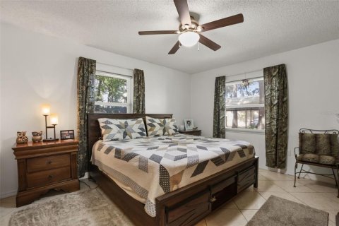 House in Tavares, Florida 3 bedrooms, 143.63 sq.m. № 2423743 - photo 19