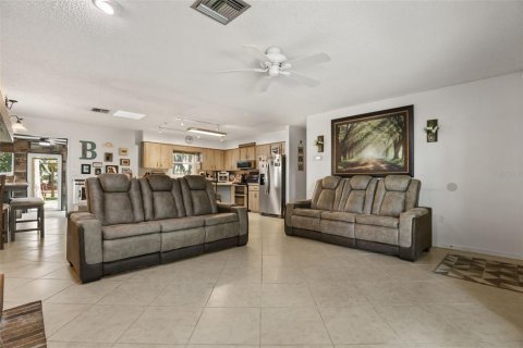 House in Tavares, Florida 3 bedrooms, 143.63 sq.m. № 2423743 - photo 6