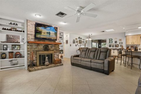 House in Tavares, Florida 3 bedrooms, 143.63 sq.m. № 2423743 - photo 5