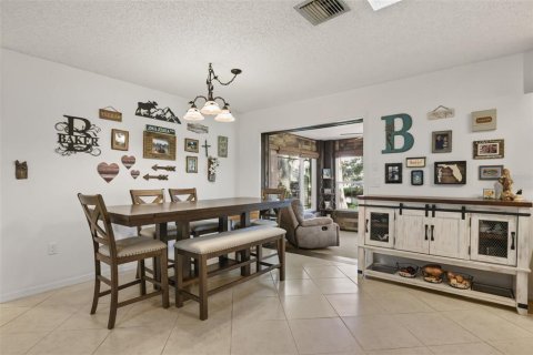 House in Tavares, Florida 3 bedrooms, 143.63 sq.m. № 2423743 - photo 13