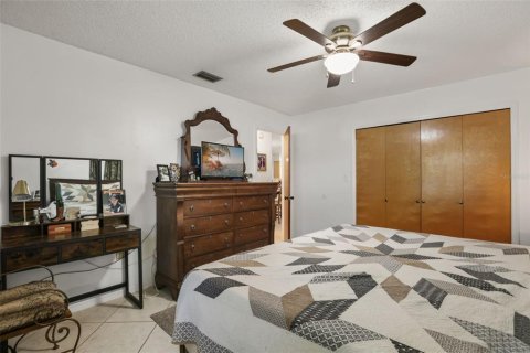 House in Tavares, Florida 3 bedrooms, 143.63 sq.m. № 2423743 - photo 20