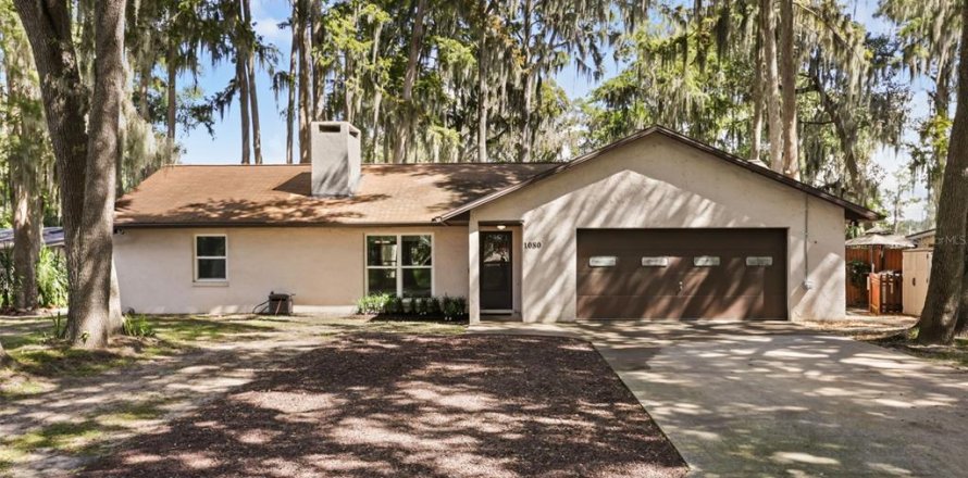 House in Tavares, Florida 3 bedrooms, 143.63 sq.m. № 2423743