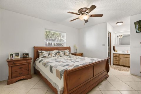 House in Tavares, Florida 3 bedrooms, 143.63 sq.m. № 2423743 - photo 15