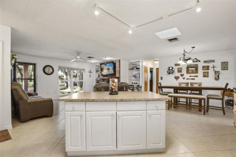 House in Tavares, Florida 3 bedrooms, 143.63 sq.m. № 2423743 - photo 10