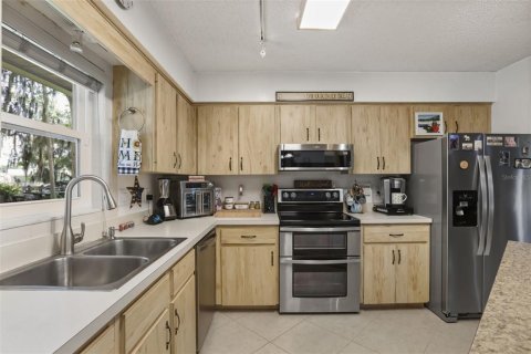 House in Tavares, Florida 3 bedrooms, 143.63 sq.m. № 2423743 - photo 9