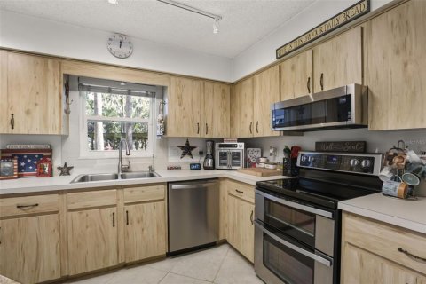 House in Tavares, Florida 3 bedrooms, 143.63 sq.m. № 2423743 - photo 11