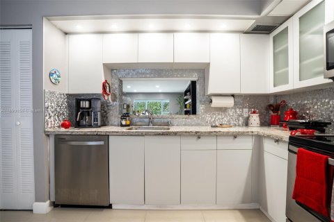 Copropriété à louer à Pembroke Pines, Floride: 1 chambre, 98.94 m2 № 1945792 - photo 8