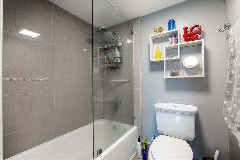 Copropriété à louer à Pembroke Pines, Floride: 1 chambre, 98.94 m2 № 1945792 - photo 13