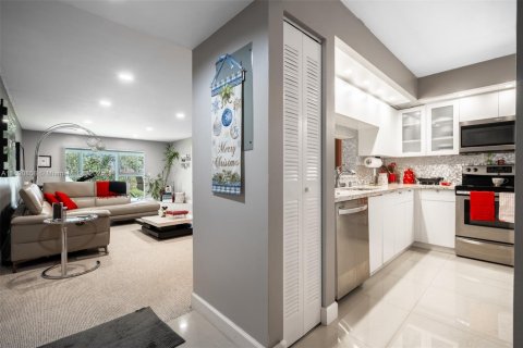 Copropriété à louer à Pembroke Pines, Floride: 1 chambre, 98.94 m2 № 1945792 - photo 7