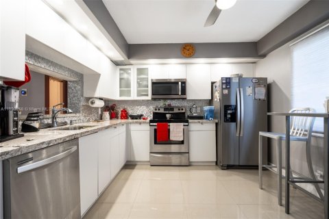 Copropriété à louer à Pembroke Pines, Floride: 1 chambre, 98.94 m2 № 1945792 - photo 9