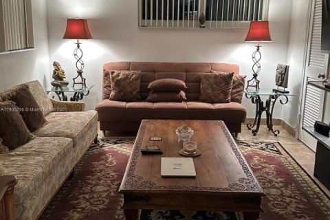 Снять в аренду кондоминиум в Пемброк-Пайнс, Флорида 2 спальни, 108.7м2, № 1956417 - фото 5