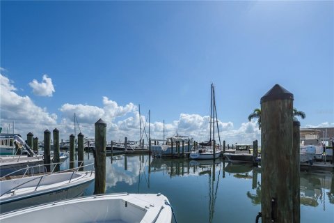 House in Tampa, Florida 3 bedrooms, 289.3 sq.m. № 1813270 - photo 8