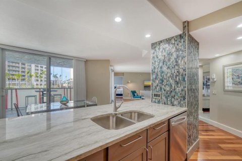 Condominio en alquiler en Sarasota, Florida, 2 dormitorios, 146.32 m2 № 2118562 - foto 7
