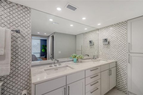 Condominio en alquiler en Sarasota, Florida, 2 dormitorios, 146.32 m2 № 2118562 - foto 15