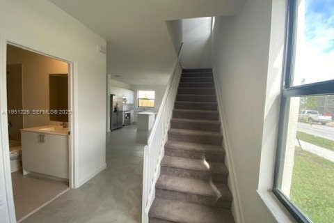 Adosado en alquiler en Homestead, Florida, 3 dormitorios, 123.37 m2 № 2007237 - foto 2