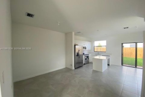 Adosado en alquiler en Homestead, Florida, 3 dormitorios, 123.37 m2 № 2007237 - foto 3