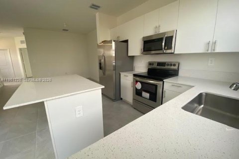 Adosado en alquiler en Homestead, Florida, 3 dormitorios, 123.37 m2 № 2007237 - foto 7