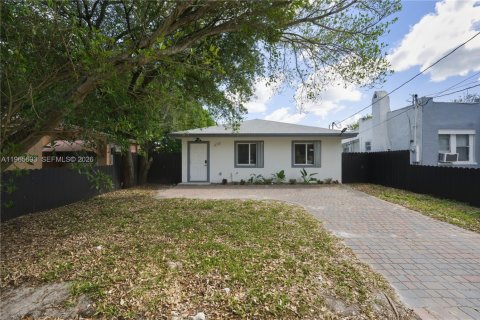 House in Miami, Florida 4 bedrooms, 130.06 sq.m. № 2027356
