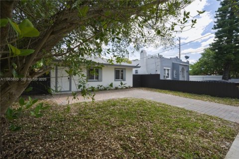 House in Miami, Florida 4 bedrooms, 130.06 sq.m. № 2027356 - photo 23