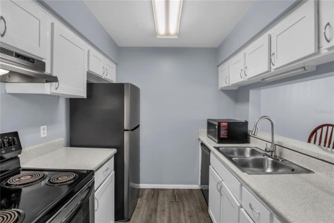 Condo in Orlando, Florida, 2 bedrooms № 2213230 - photo 15