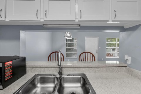 Condo in Orlando, Florida, 2 bedrooms № 2213230 - photo 16